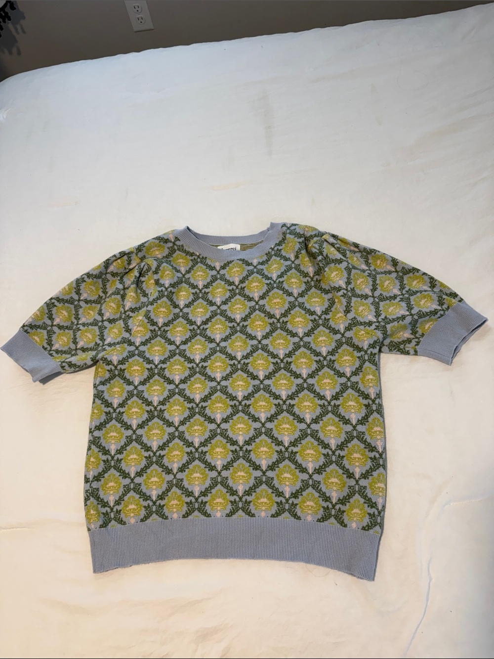 &Merci Patterned Short Sleeve Knit Sweater in Light Blue and Yellow Size Large